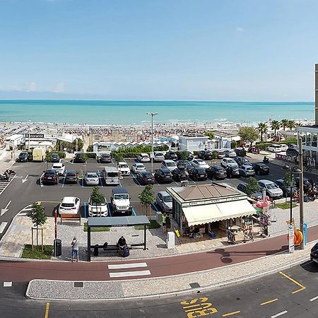 Hotel Sorriso - Molto Piu Di Una Stella Riccione Kültér fotó