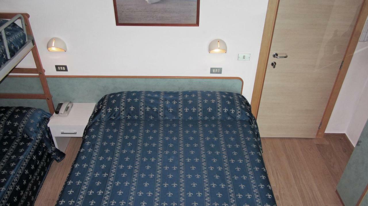 Hotel Sorriso - Molto Piu Di Una Stella Riccione Kültér fotó