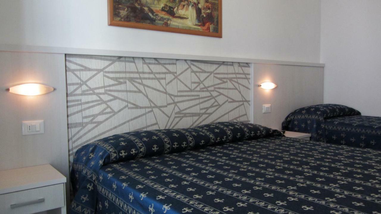 Hotel Sorriso - Molto Piu Di Una Stella Riccione Kültér fotó