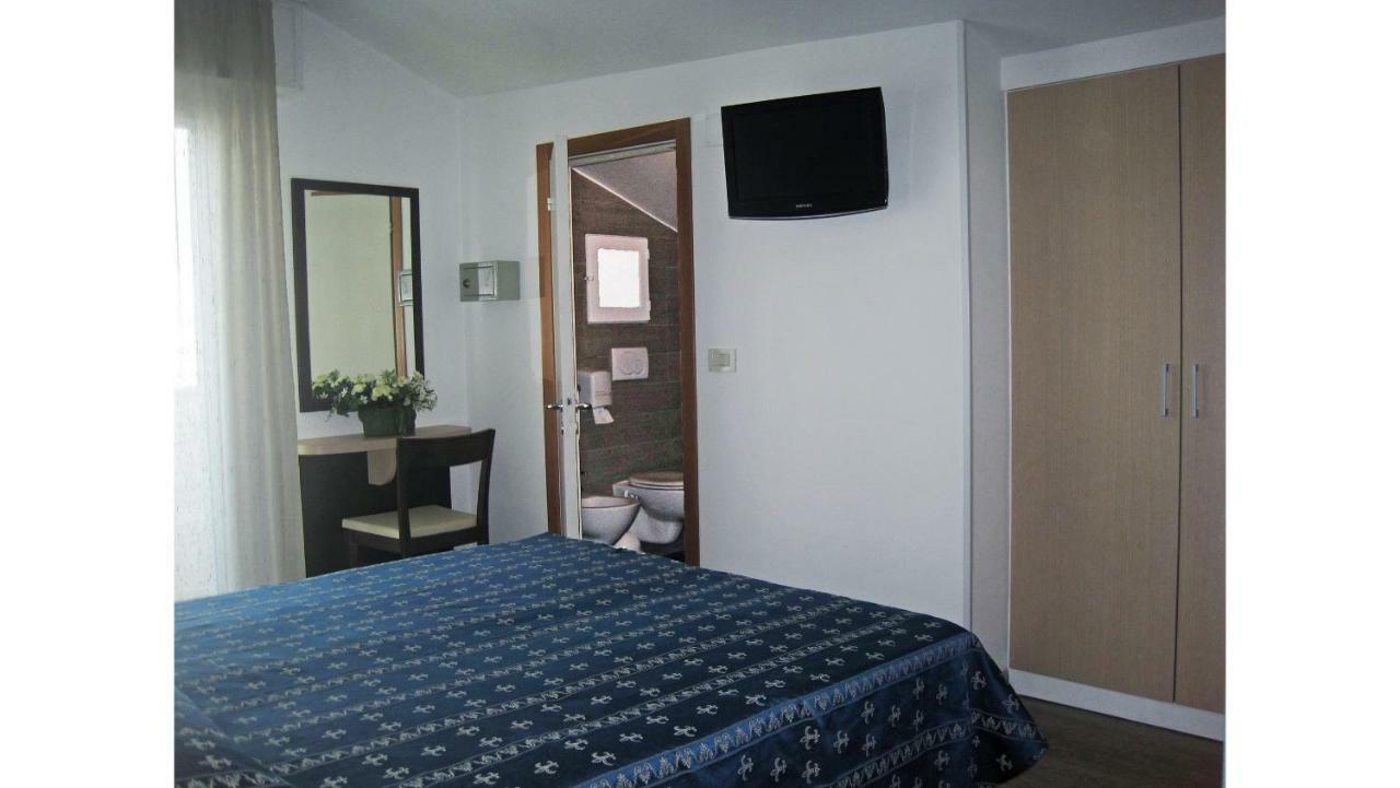 Hotel Sorriso - Molto Piu Di Una Stella Riccione Kültér fotó